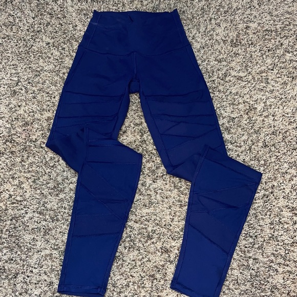 Lululemon leggings size 4 - Picture 4 of 9